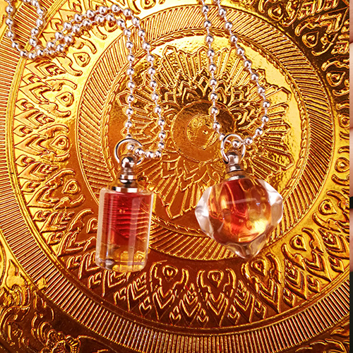 泰国佛牌 阿赞湿 公蝎子油 助感情和合 助人缘魅力旺桃花招财