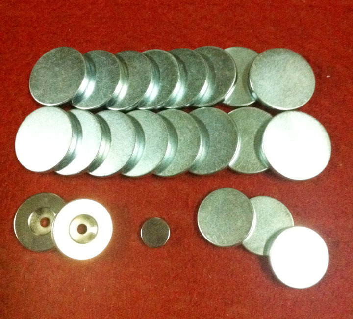 供应钕铁硼强磁，强磁方块，圆形带孔磁铁，20*4MM
