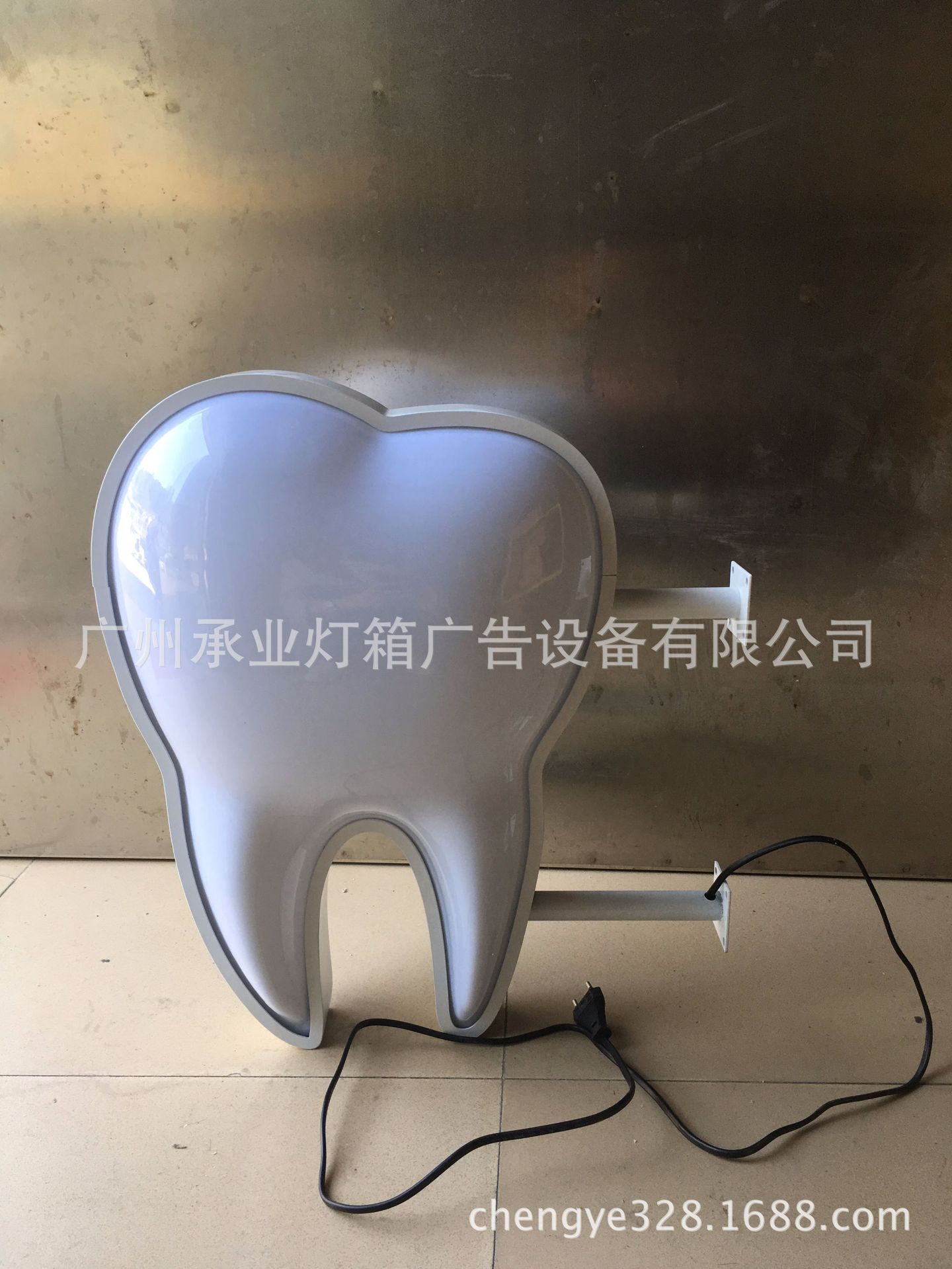 亚克力灯箱 吸塑灯箱 牙齿形状灯箱 牙科专用 异形灯箱