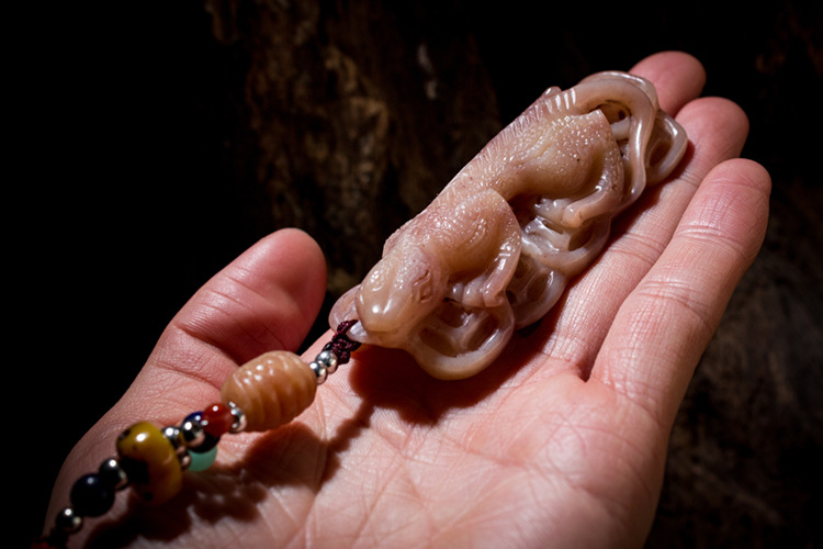 天然血料骆驼骨手工雕刻貔貅文玩手把件精工骨雕车挂佛珠手串吊坠