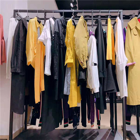 威芸品牌折扣女装图片_高清图-深圳市南山区达依林服装商行-搜了网