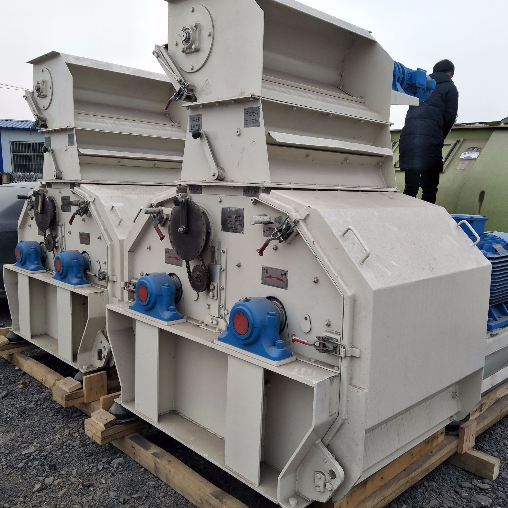 粉碎机 二手双转子锤片粉碎机 饲料粉碎机 木屑颗粒机出售