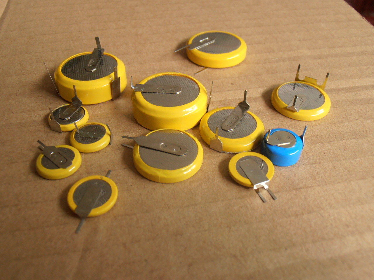 独立精装3v cr2032 cr2025 cr2016卡装纽扣电池 锂猛扣式电池挂卡