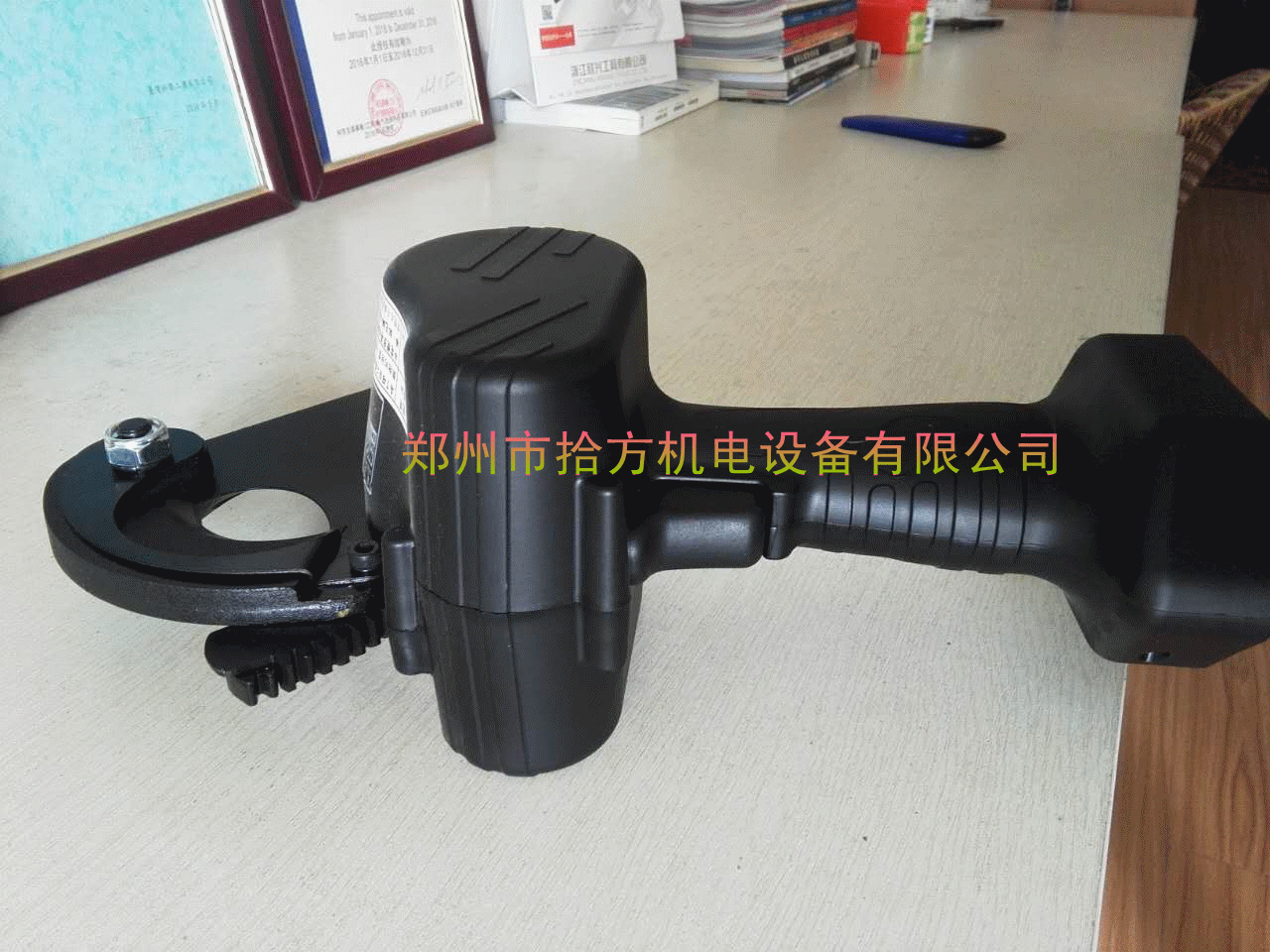 供应台湾opt 充电式刺轮电缆切刀 ec-54 专业用【充电式】电缆剪