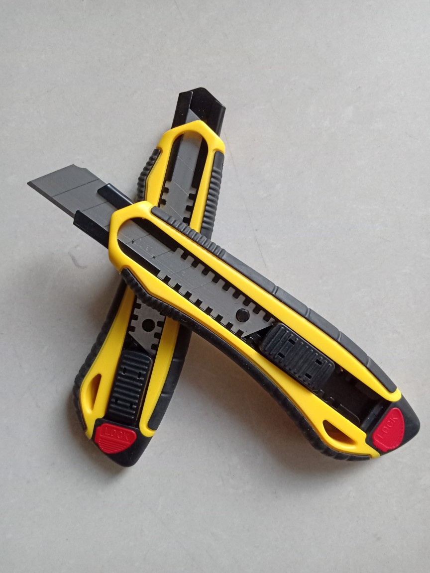 美工刀200黑黄双色美工刀多功能裁纸手推刀金属切割刀贴膜壁纸刀