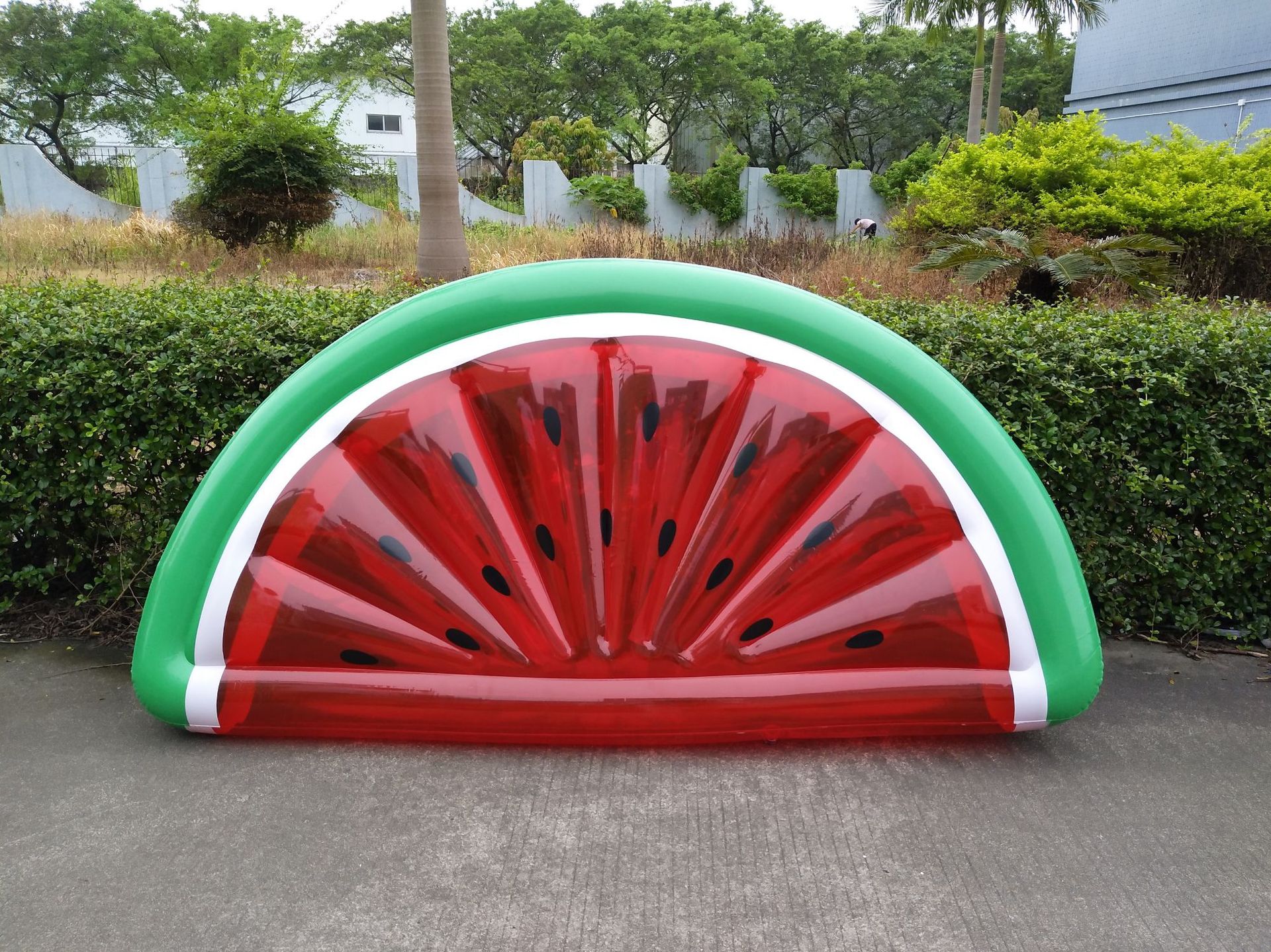 峰云工厂现货批发充气pvc半边西瓜浮排 充气西瓜水床 可加logo