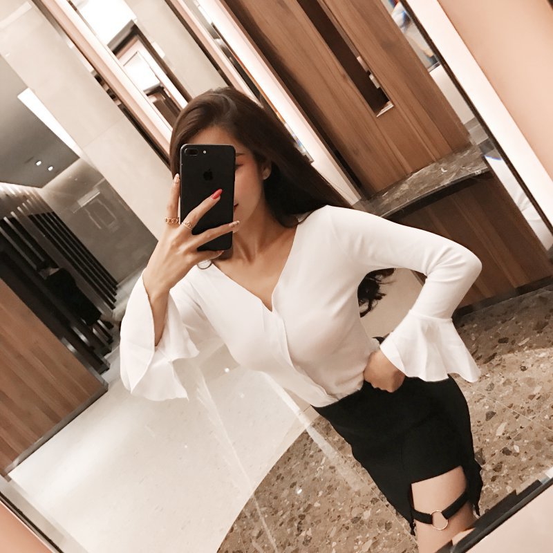 网络主播服装女直播衣服性感低胸v领打底衫上衣秋百搭修身长袖t恤