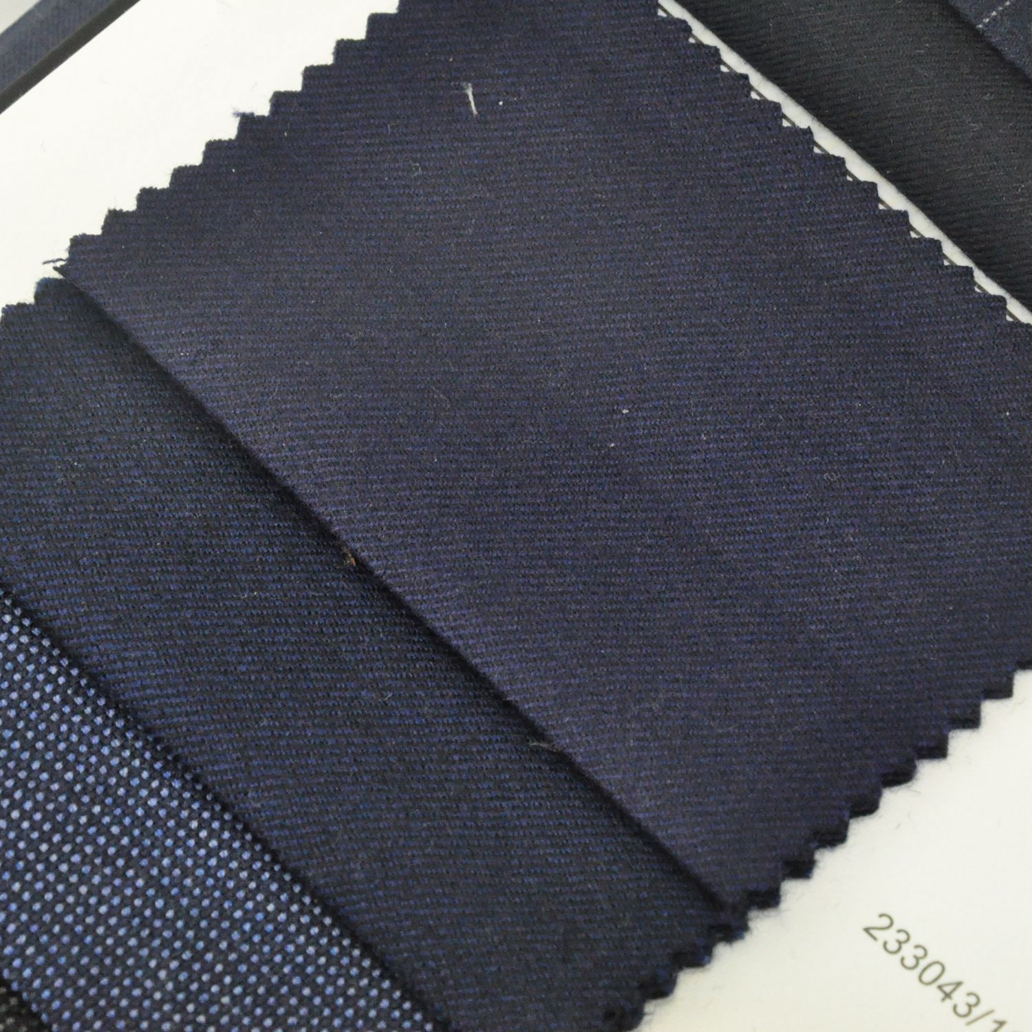 新绅士深蓝素色super120带弹力羊毛精纺零剪西服面料