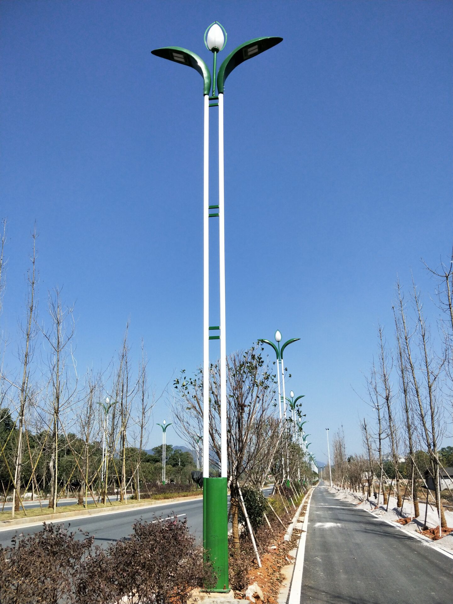 城市公路室外高杆路灯接电景区led照明灯具厂家批发太阳能路灯