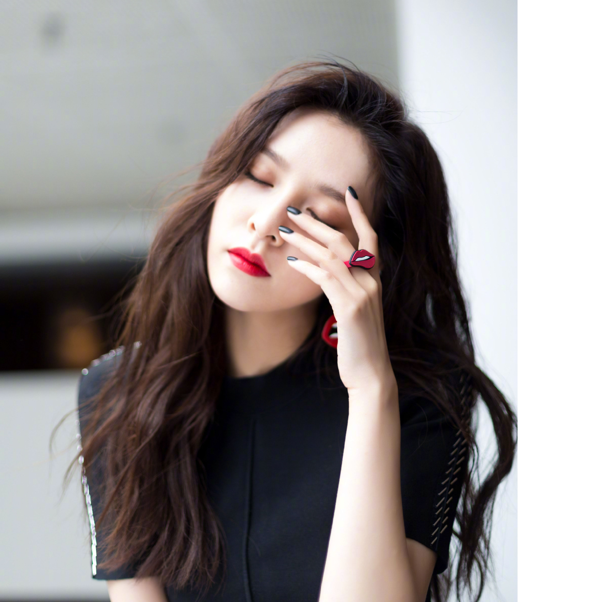 2018夏季宋妍霏明星同款套装黑色冰丝上衣拉链开叉半身裙裤f0568