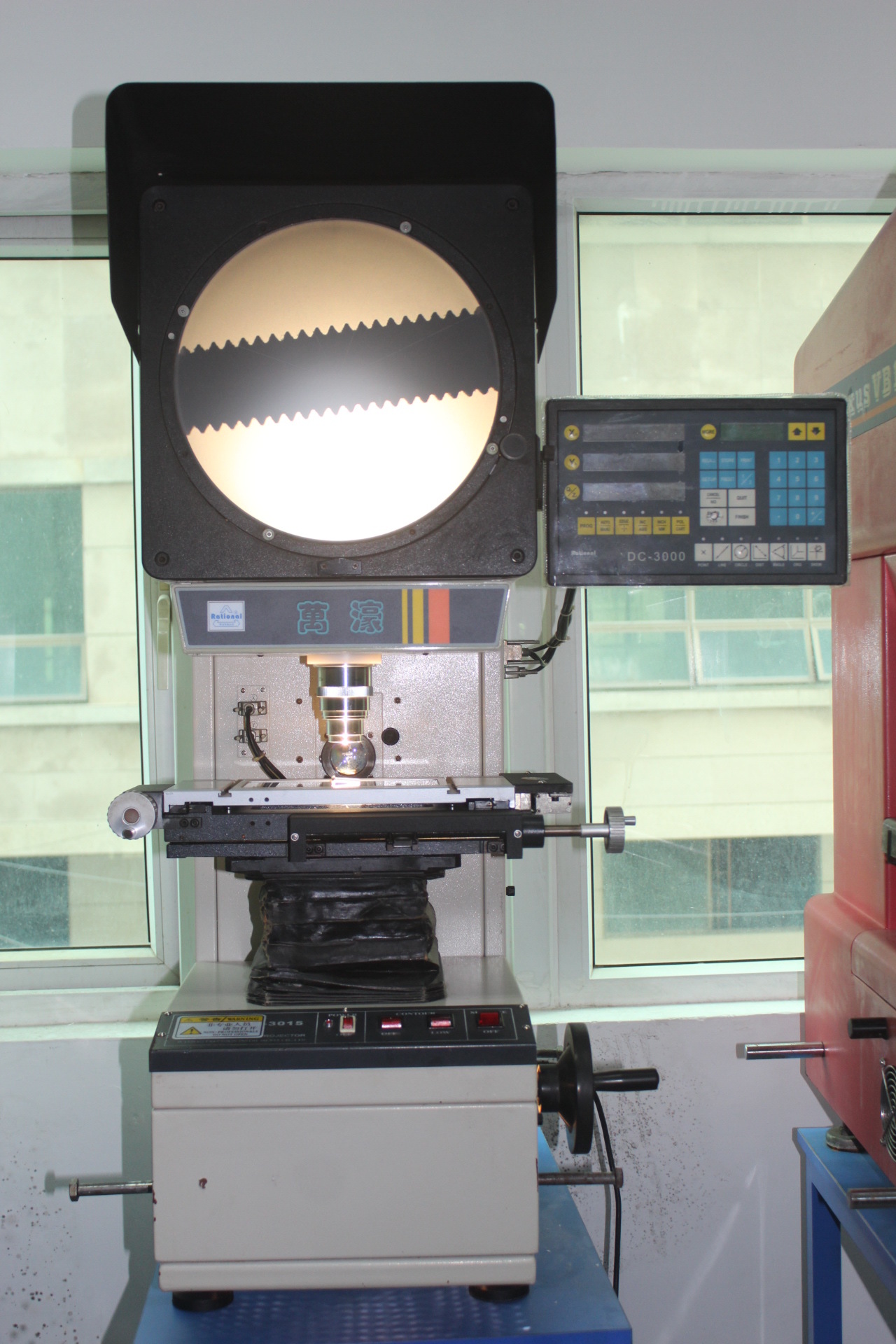 二手投影机万濠投影仪影像测量仪万濠cpj-3015工业投影仪维修改装