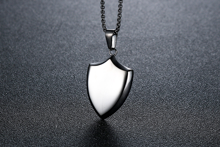 欧美日韩时尚简约钛钢三角形盾牌钛钢吊坠 个性潮男生项链hc181