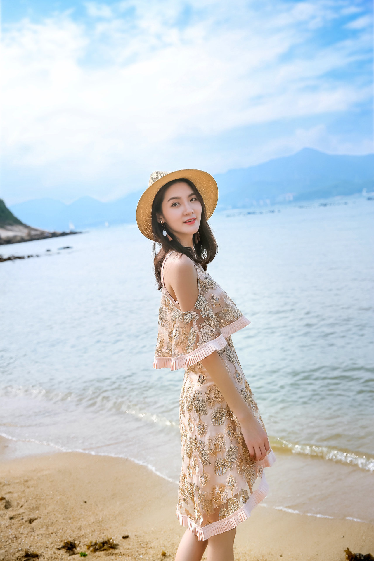 刺绣重工连衣裙品质海滩马尔代夫沙滩裙海边度假仙女裙中长款f238