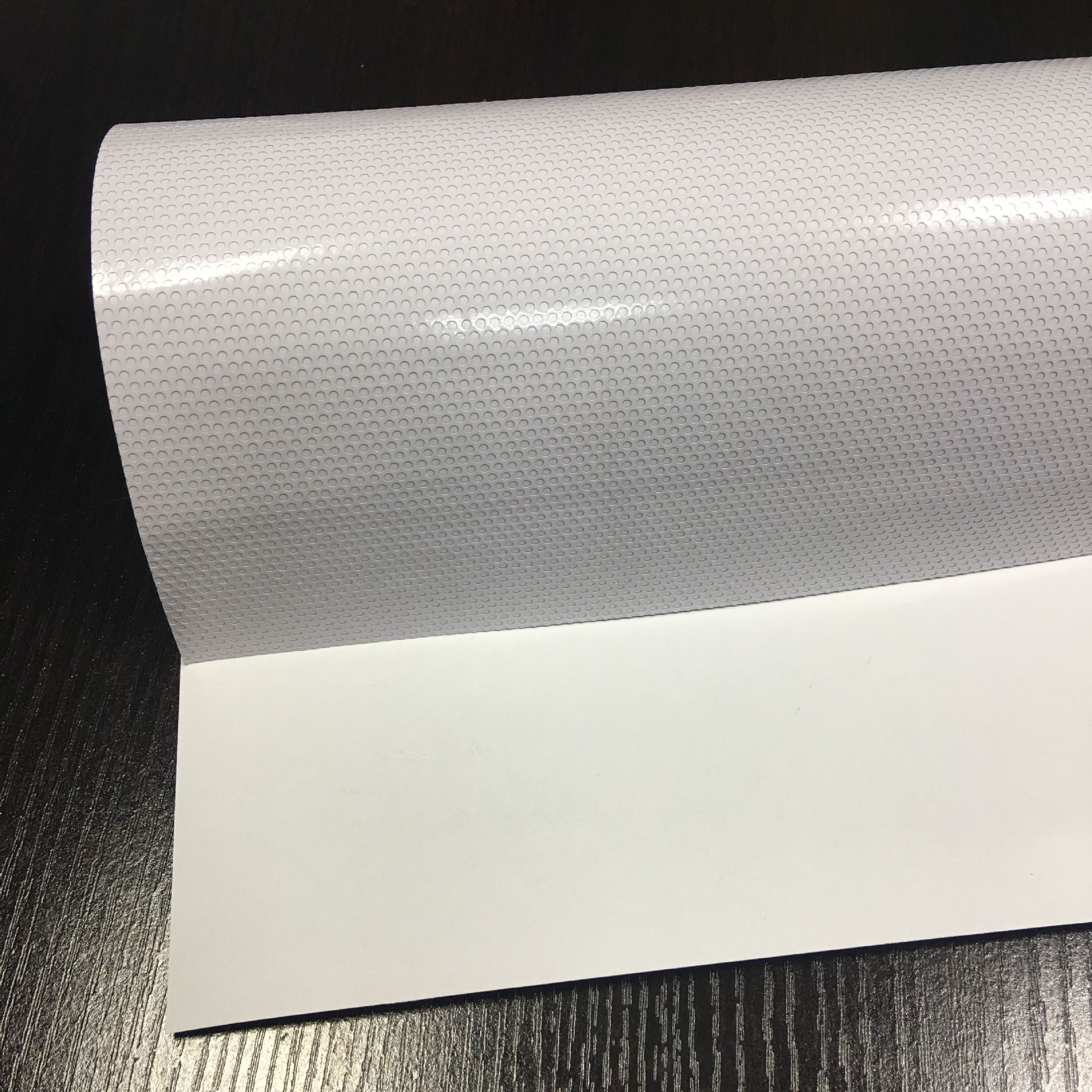 加厚单面透 黑胶玻璃贴 地铁专用单孔透 遮阳可移黑胶透视贴