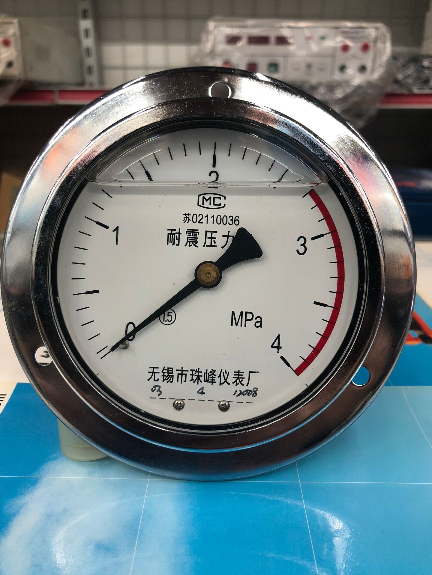 珠峰无锡州耐震轴向带边yn100zt100mpa压力表