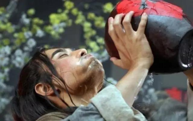 酒那么难喝,为什么这么多人爱喝酒