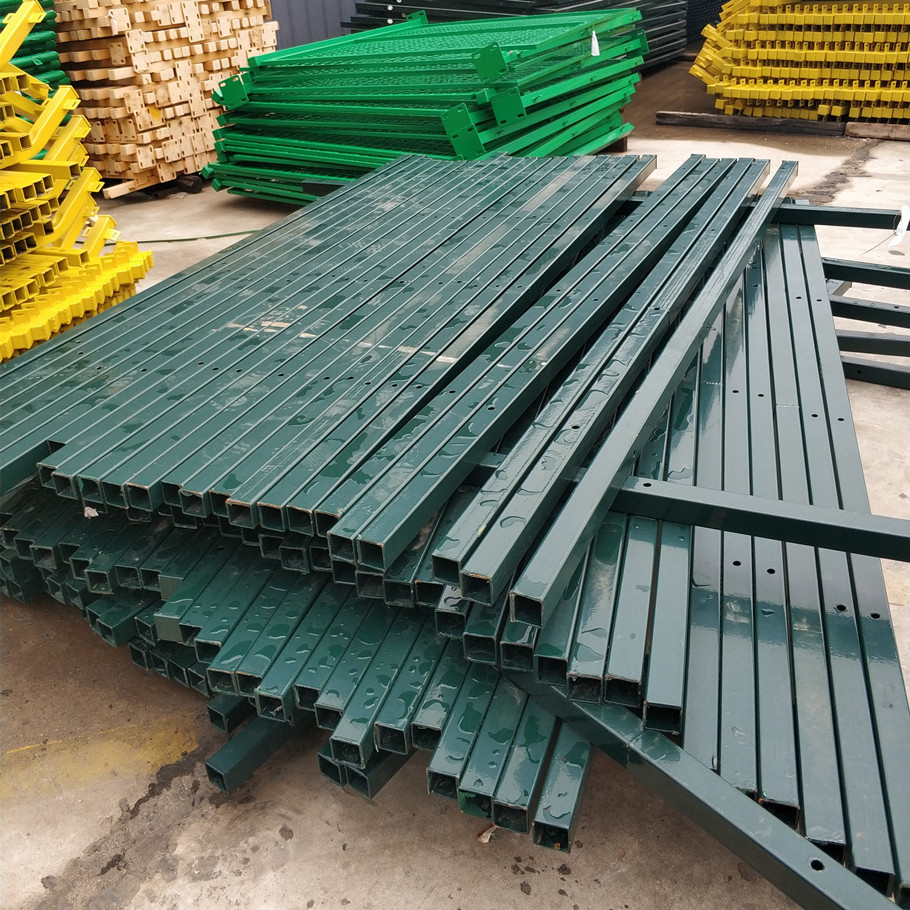 直销墨绿色方管立柱/护栏立柱厂家定做圆管金属立柱预埋护栏栏杆