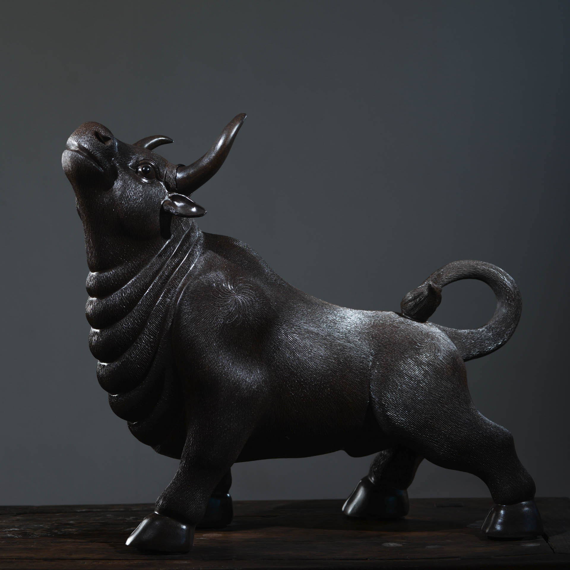 红春紫砂宜兴紫砂茶宠牛气冲天工艺品装饰摆件雕塑批发