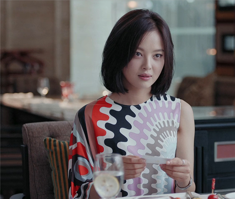 恋爱先生辛芷蕾顾瑶明星同款拼色 印花不规则个性雪纺连衣裙女