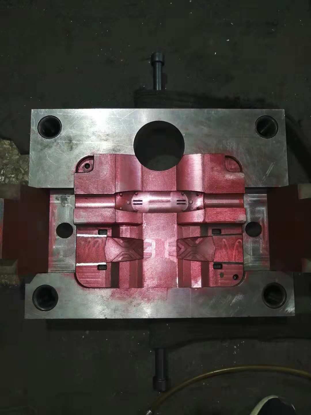 承接模具开发私模压铸业务铝合金模具制造压铸机加打沙喷涂一条龙