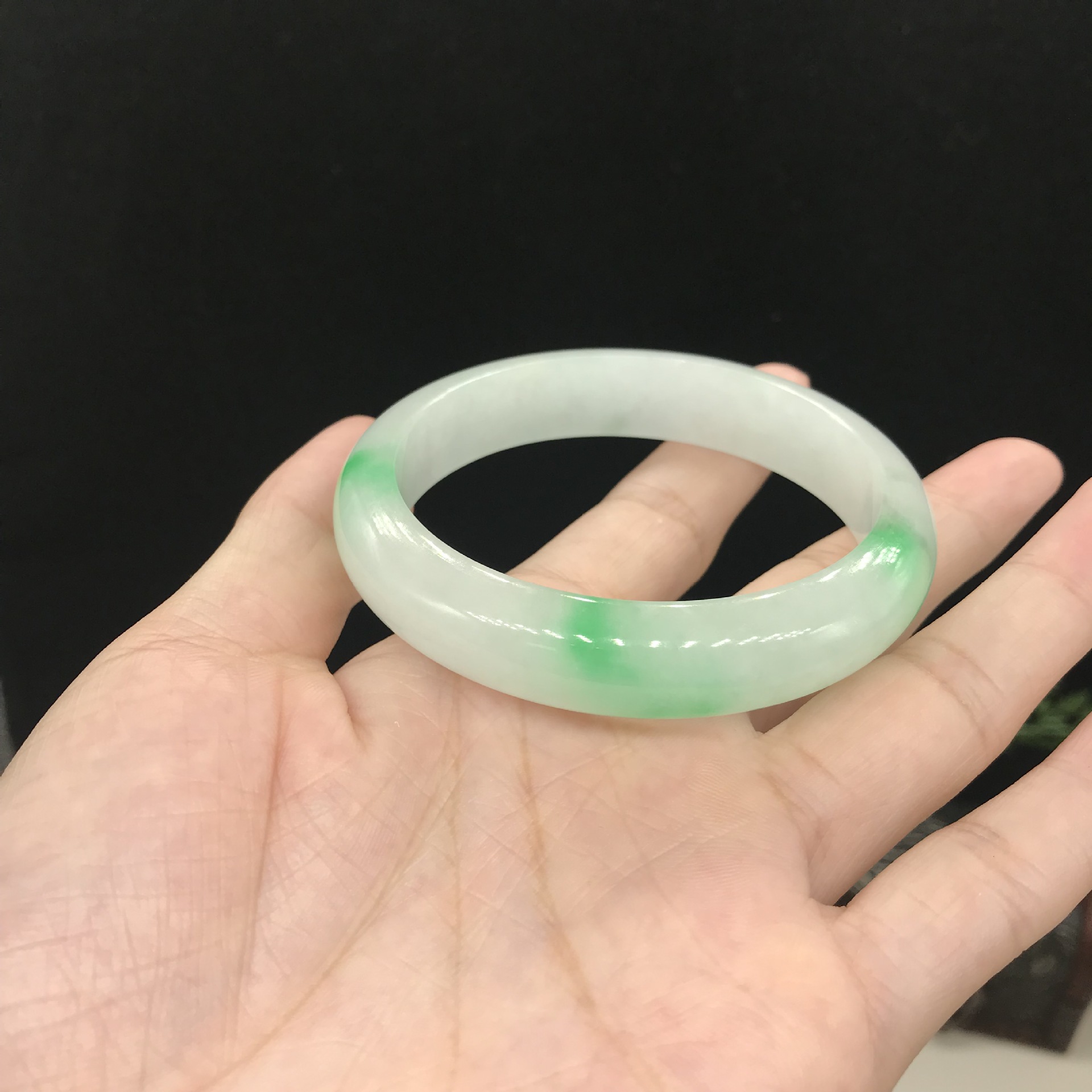 天然缅甸玉石翡翠玉石原色手镯带阳绿手镯精美女款手环