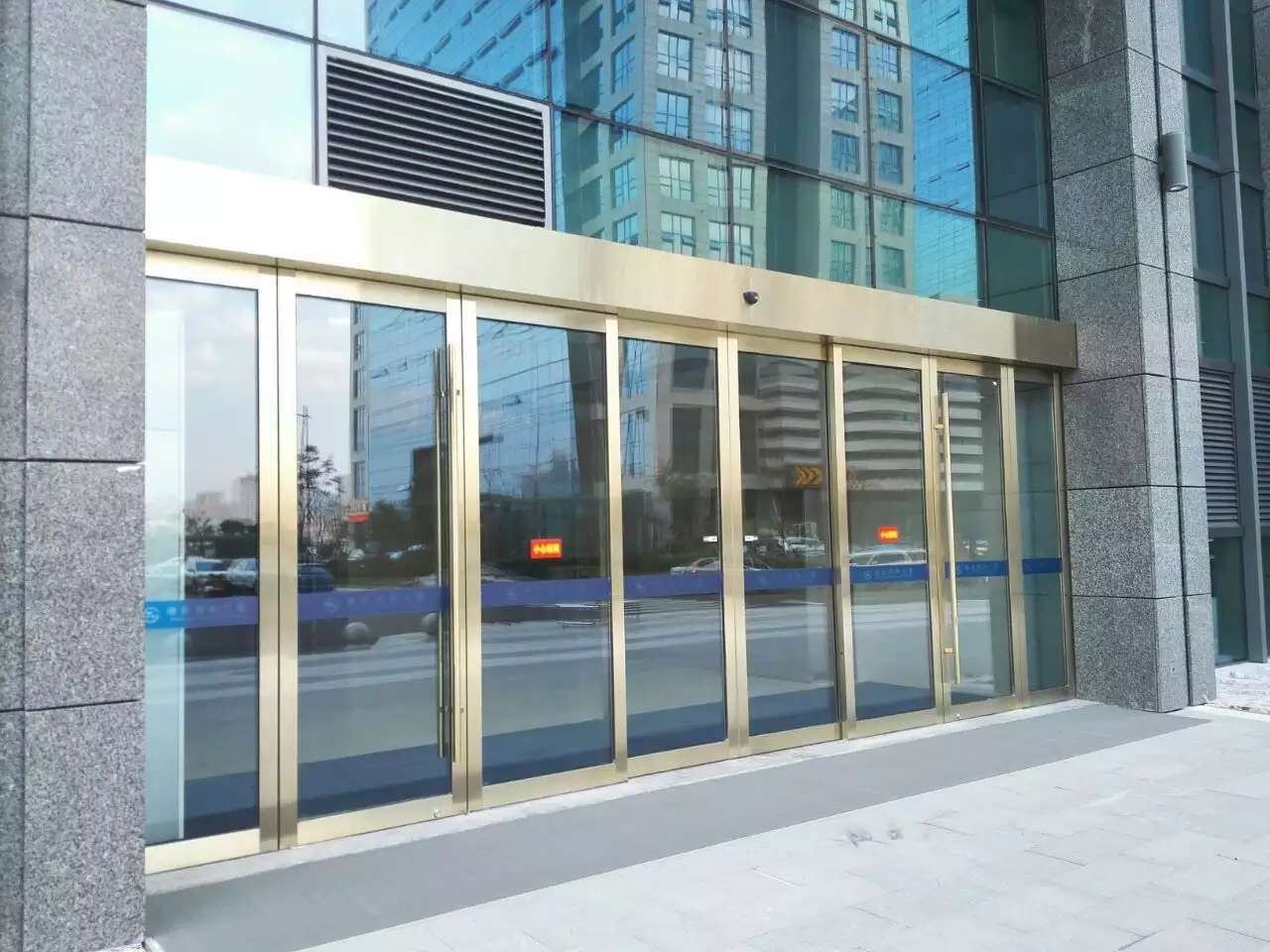 成都厂家供应韩国进口自动门 酒店感应门 旋转门 玻璃电动门