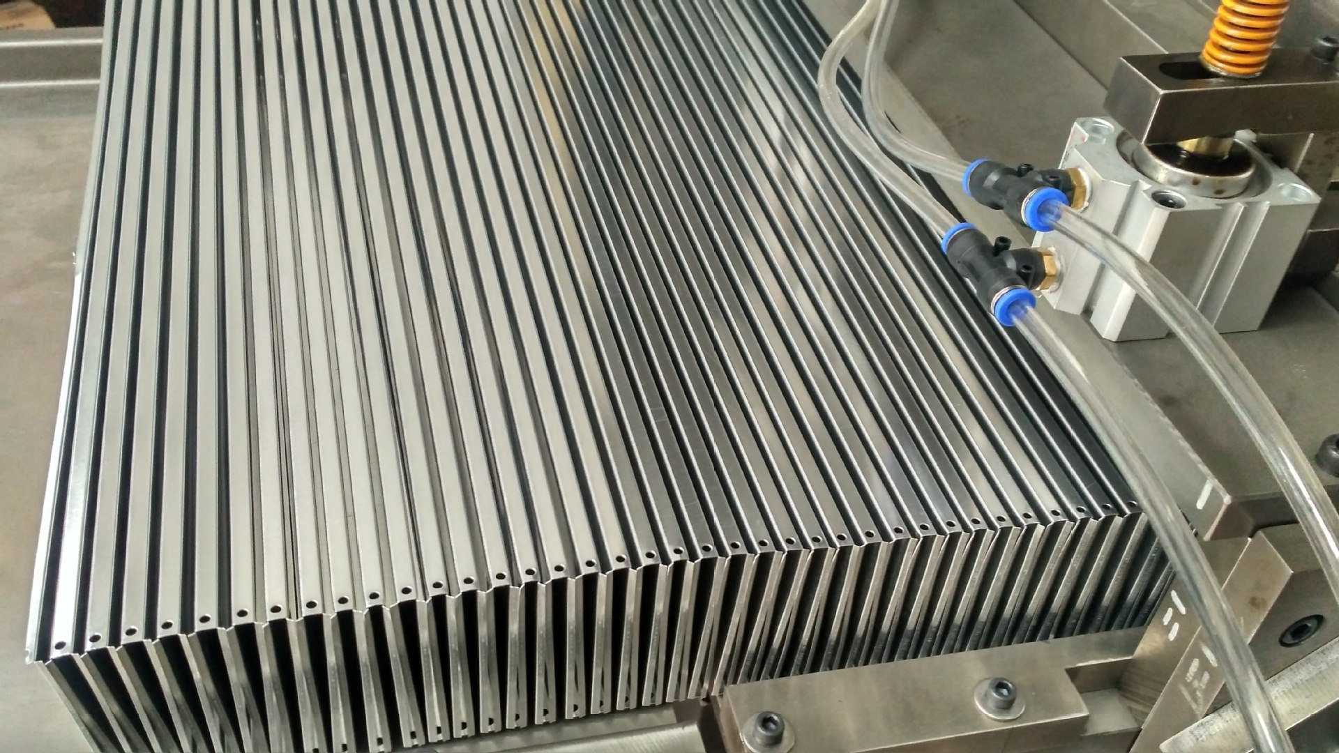 服务器机柜散热片