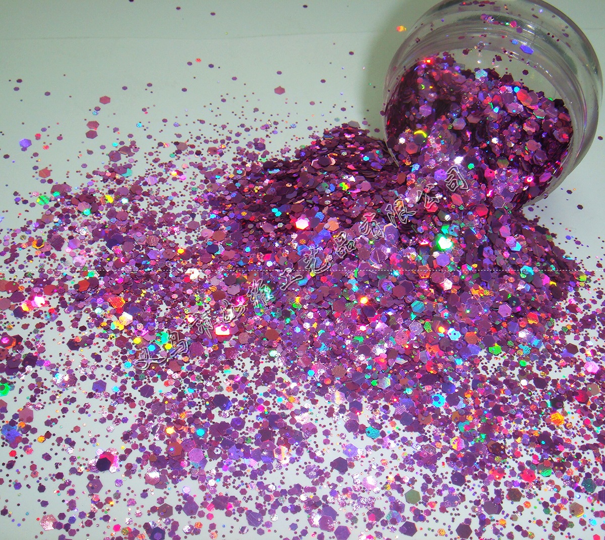 商品描述是否危险化学品否产品名称镭射浅紫色六角亮片规格200克,500