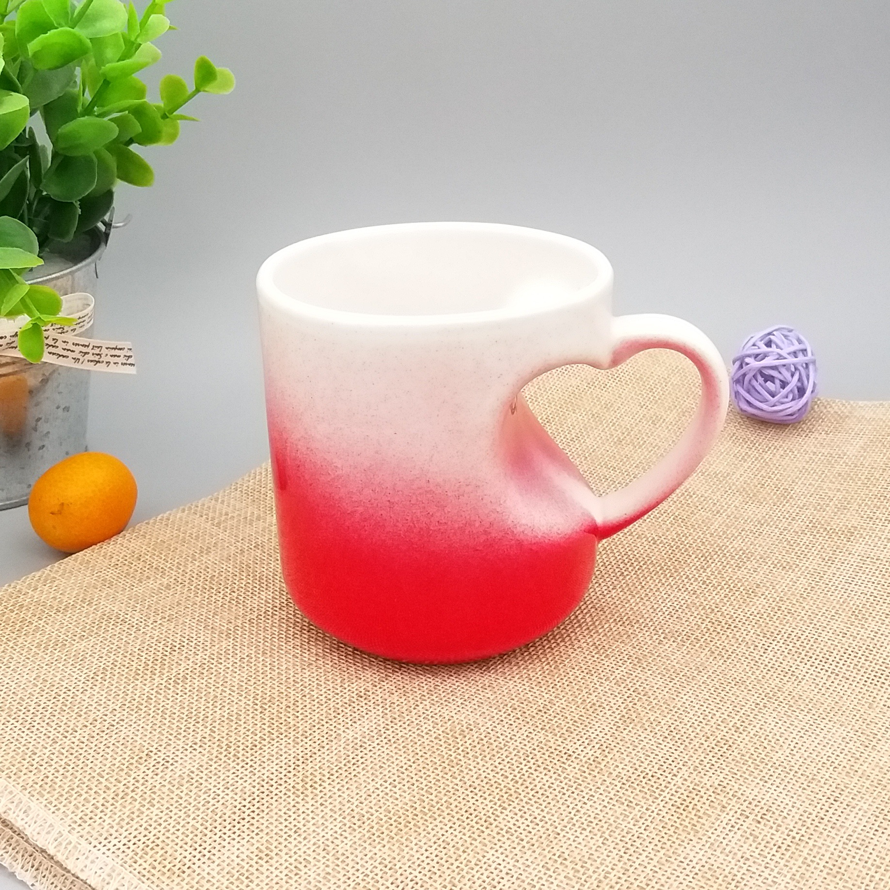 杯身最大直径约9cm         容量:大号约300ml 装箱:48/箱 杯子包装