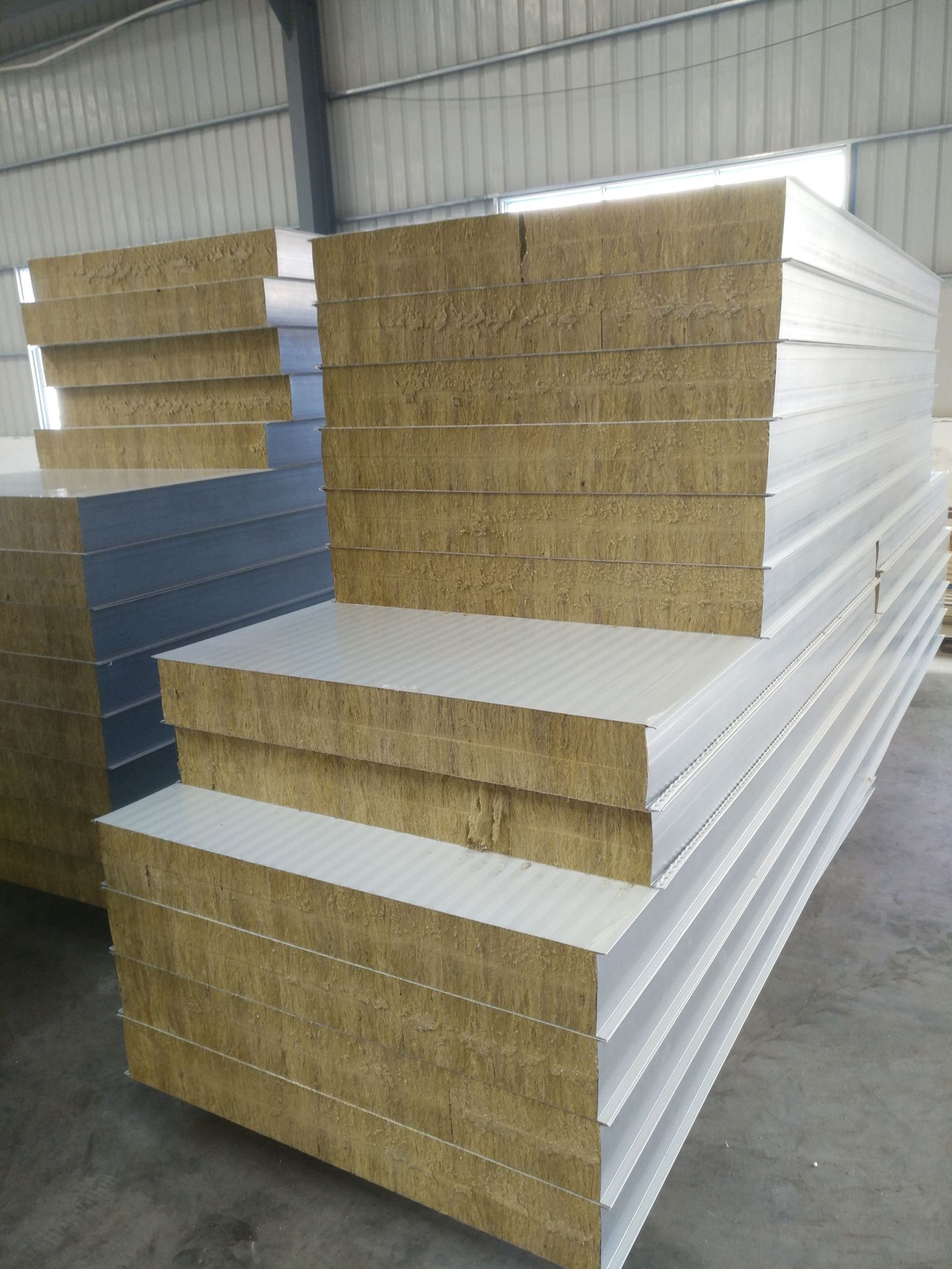 岩棉夹芯板防火彩钢夹芯板防火隔热岩棉夹心板