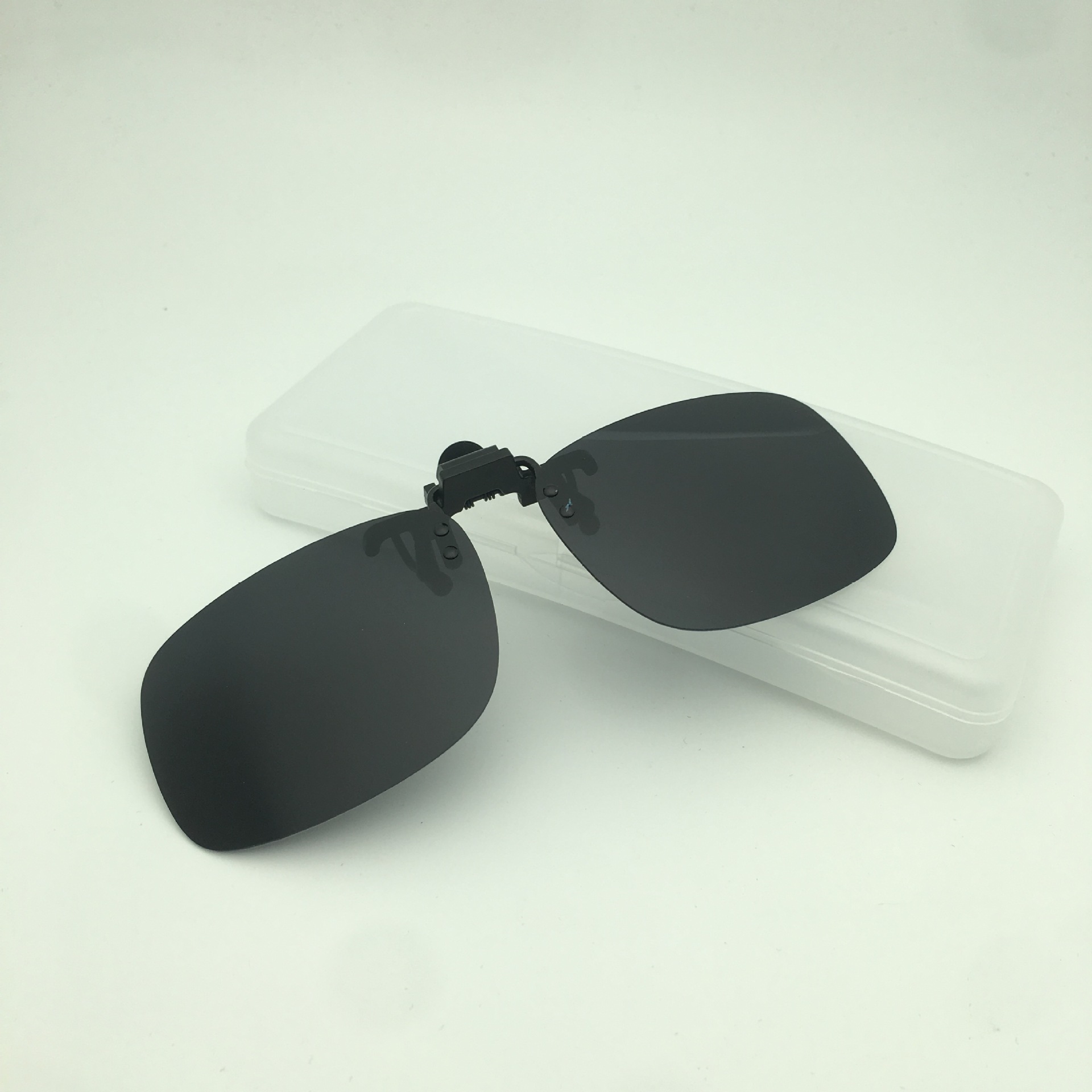 日夜两用偏光近视夹片男士开车驾驶夜视镜新款太阳眼镜夹片