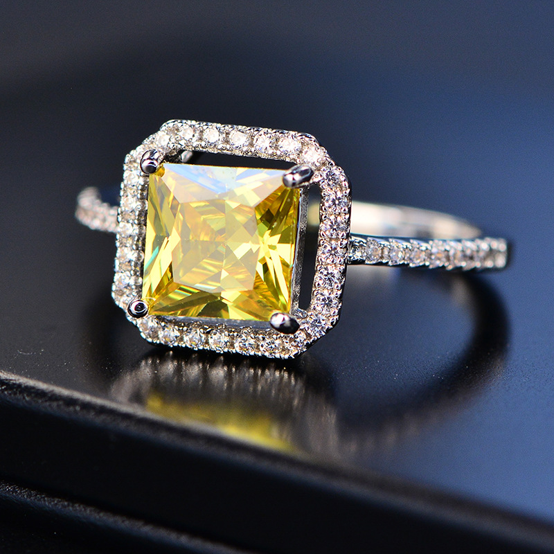 诗佩 新款方形超闪黄锆石戒指欧美复古气质女戒奢华热销
