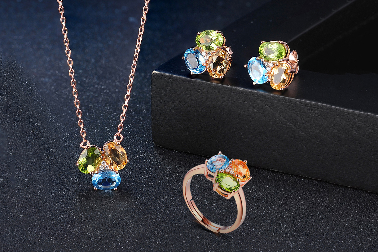 【石头】:天然彩宝晶体内都具有少量的天然棉絮,冰