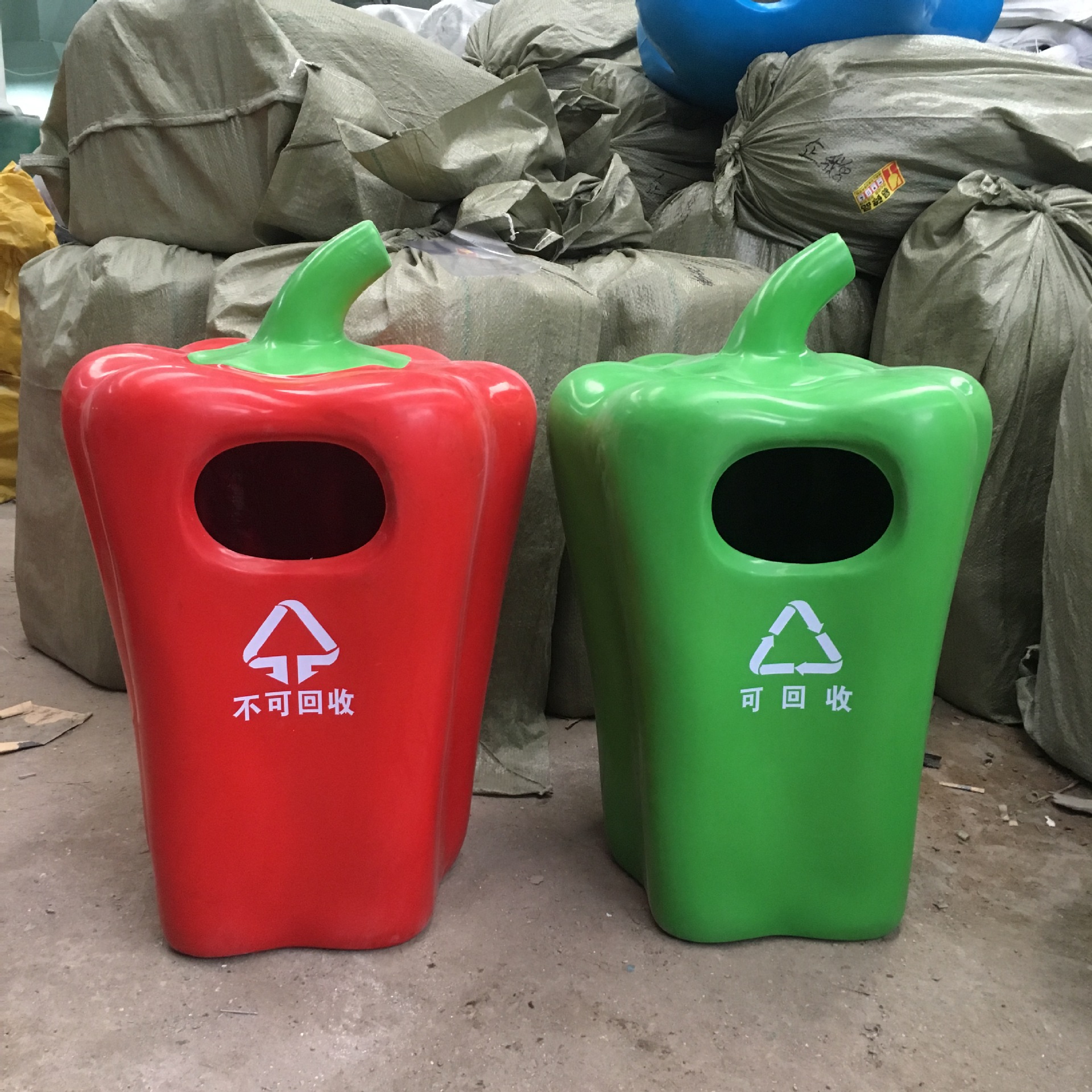 学校幼儿园游乐场室外可爱垃圾桶户外卡通辣椒垃圾桶玻璃钢果皮箱