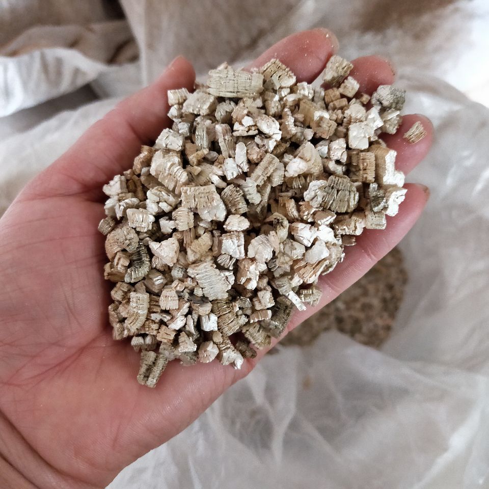 膨胀蛭石金黄色银白色蛭石颗粒香包用轻质58mm膨胀蛭石颗粒