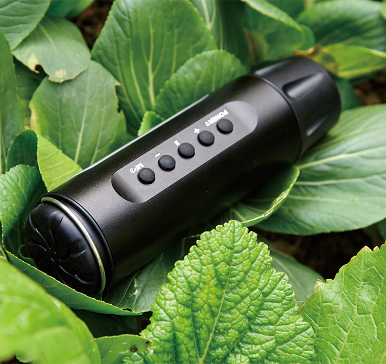 跨境供应新款多功能led手电筒usb充电插卡音乐音箱手电筒骑行手电