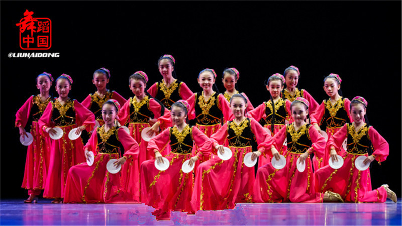 第八届小荷风采花绽放舞蹈服少数民族表演服新款儿童新疆舞演出服