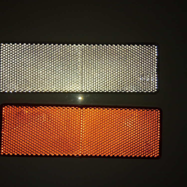 汽车反光板_汽车年检反光板 车身有孔红白塑料 厢式货车用 - 阿里巴巴