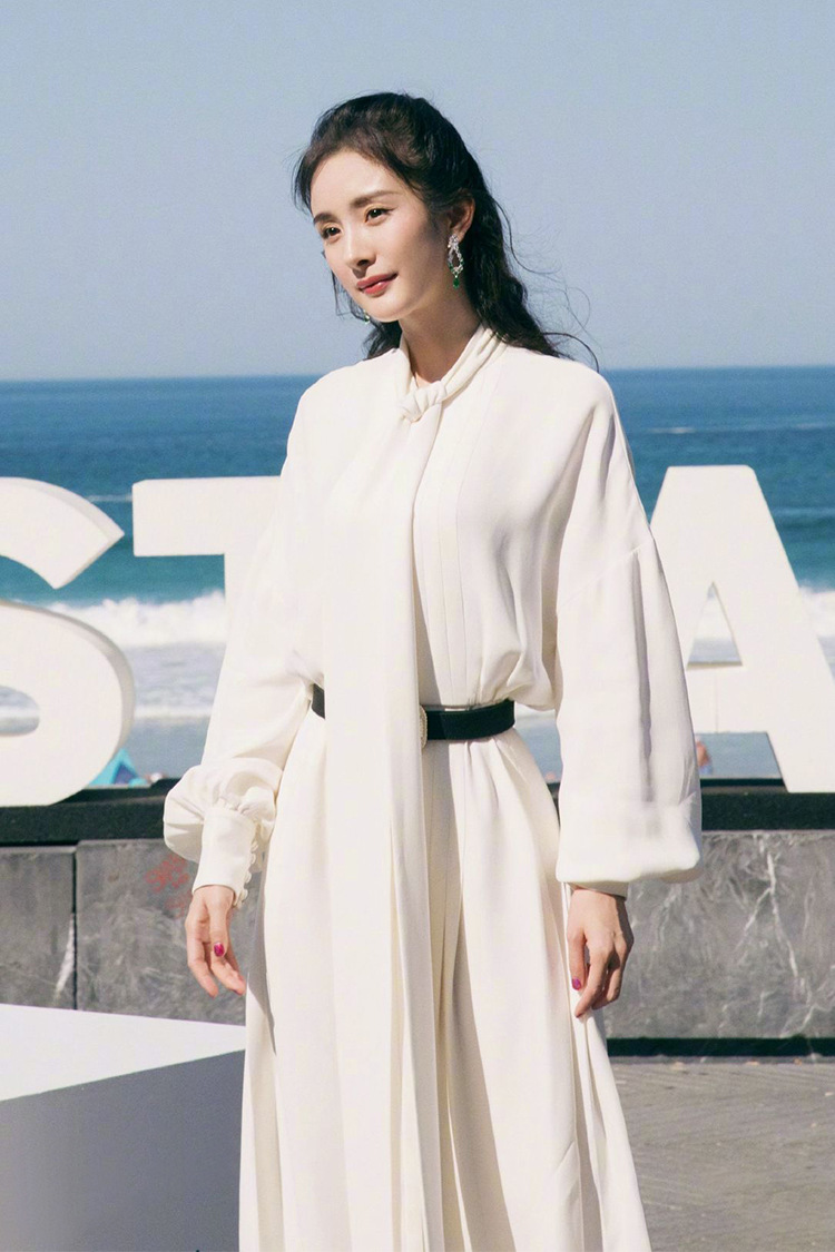 杨幂圣塞巴斯蒂安同款连衣裙女2018秋季新款收腰显瘦大摆裙衣服潮