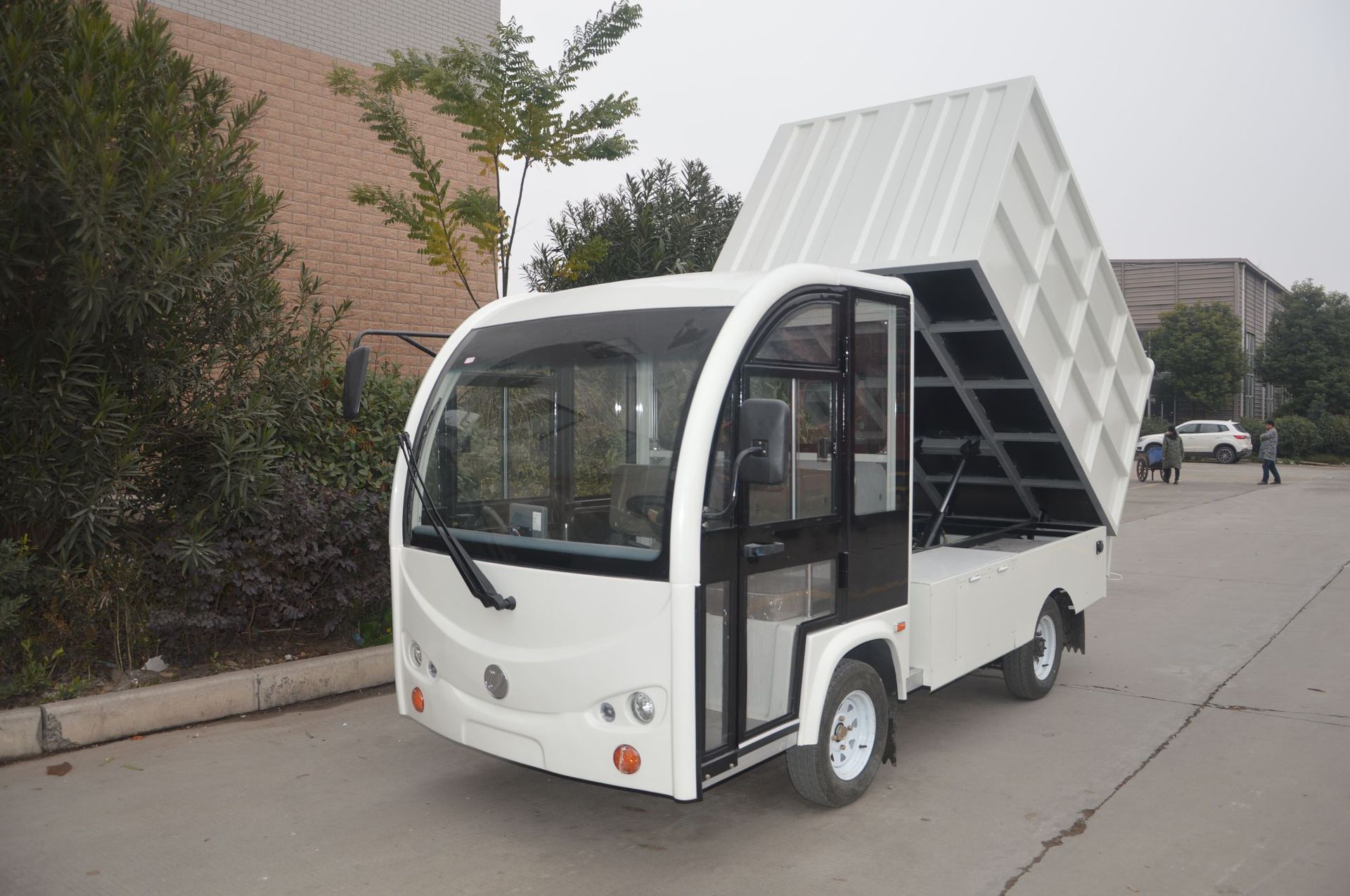 宜昌鑫威电动车有限公司 四轮货车价格 电瓶自卸车图片