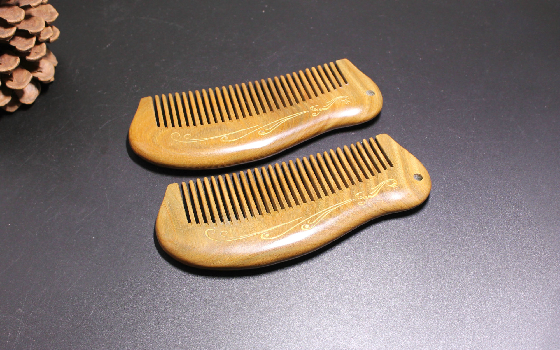 绿檀木梳子描金新款描金彩绘刻花刻字梳欢迎批发厂家工艺梳美发梳