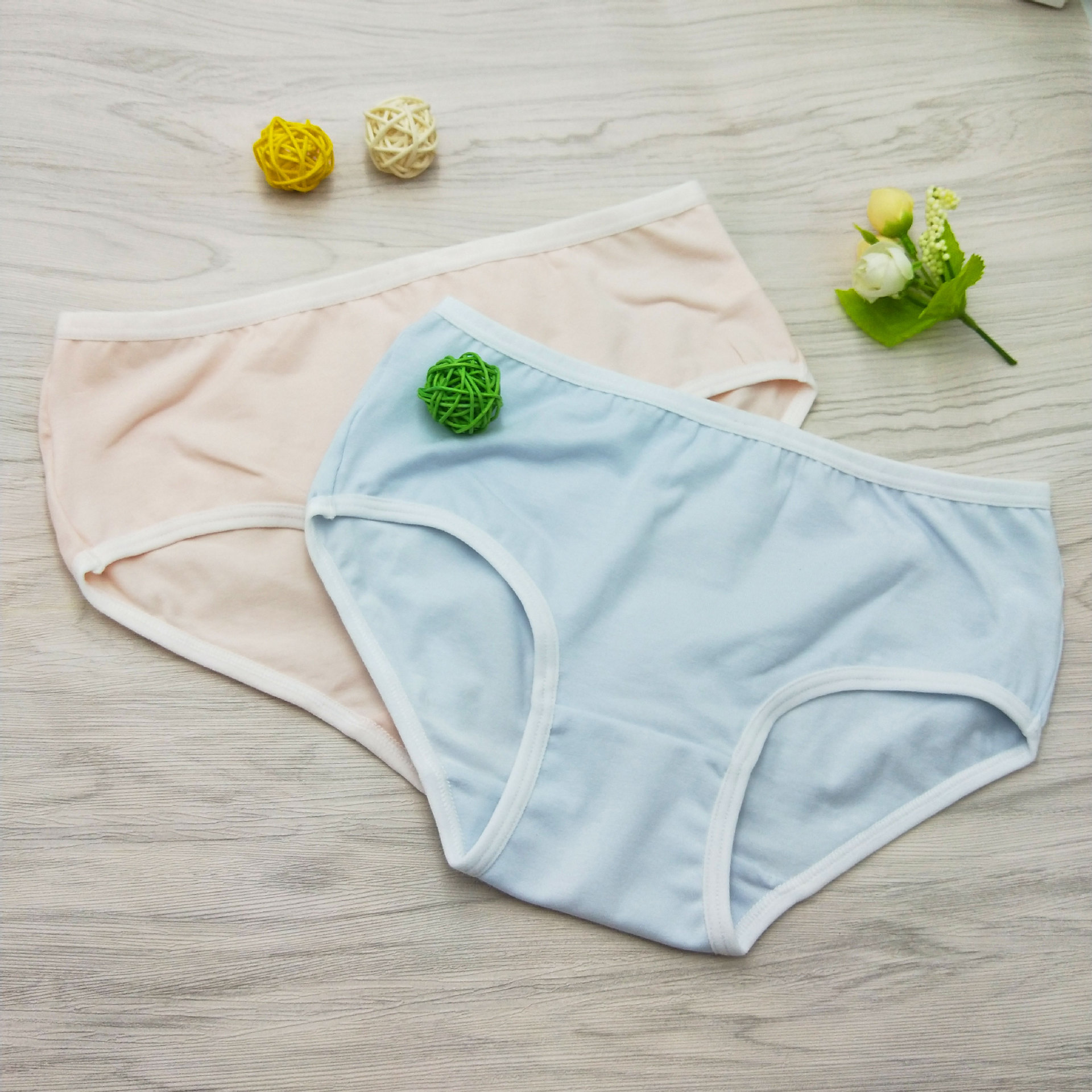 舒适纯色内裤女式精梳纯棉中腰简约健康少女中学生棉质三角底裤头