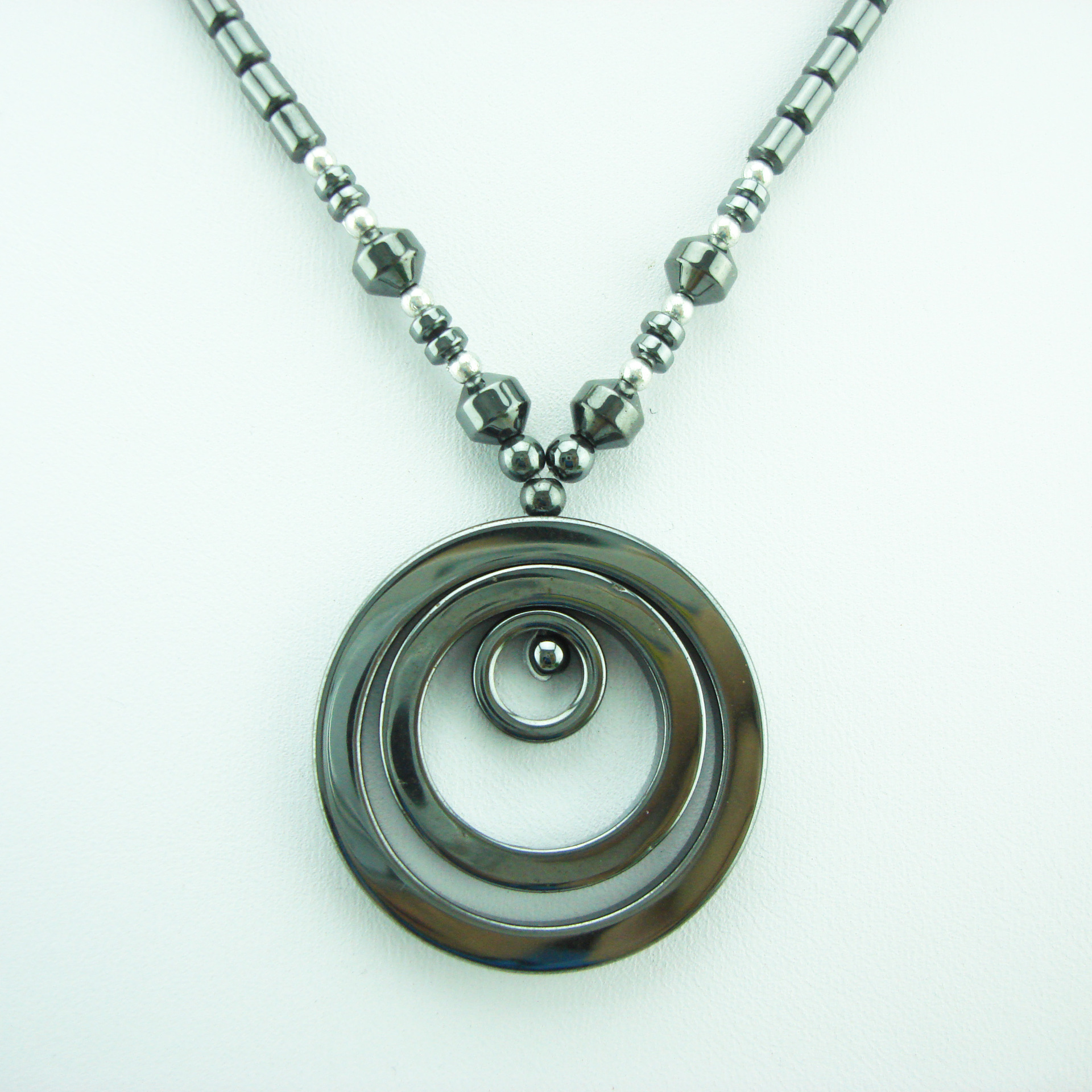 亚马逊跨境厂家直销 多层偏心圆环吊坠磁石项链女式时尚保健项链