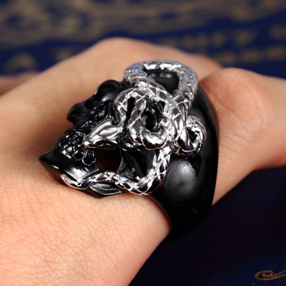男士不锈钢黑色骷髅蛇戒指 钛钢饰品批发 朋克男戒 亚马逊货源