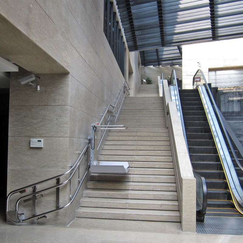 斜坡式轮椅升降平台残疾人用的斜挂无障碍升降平台楼梯轮椅升降台