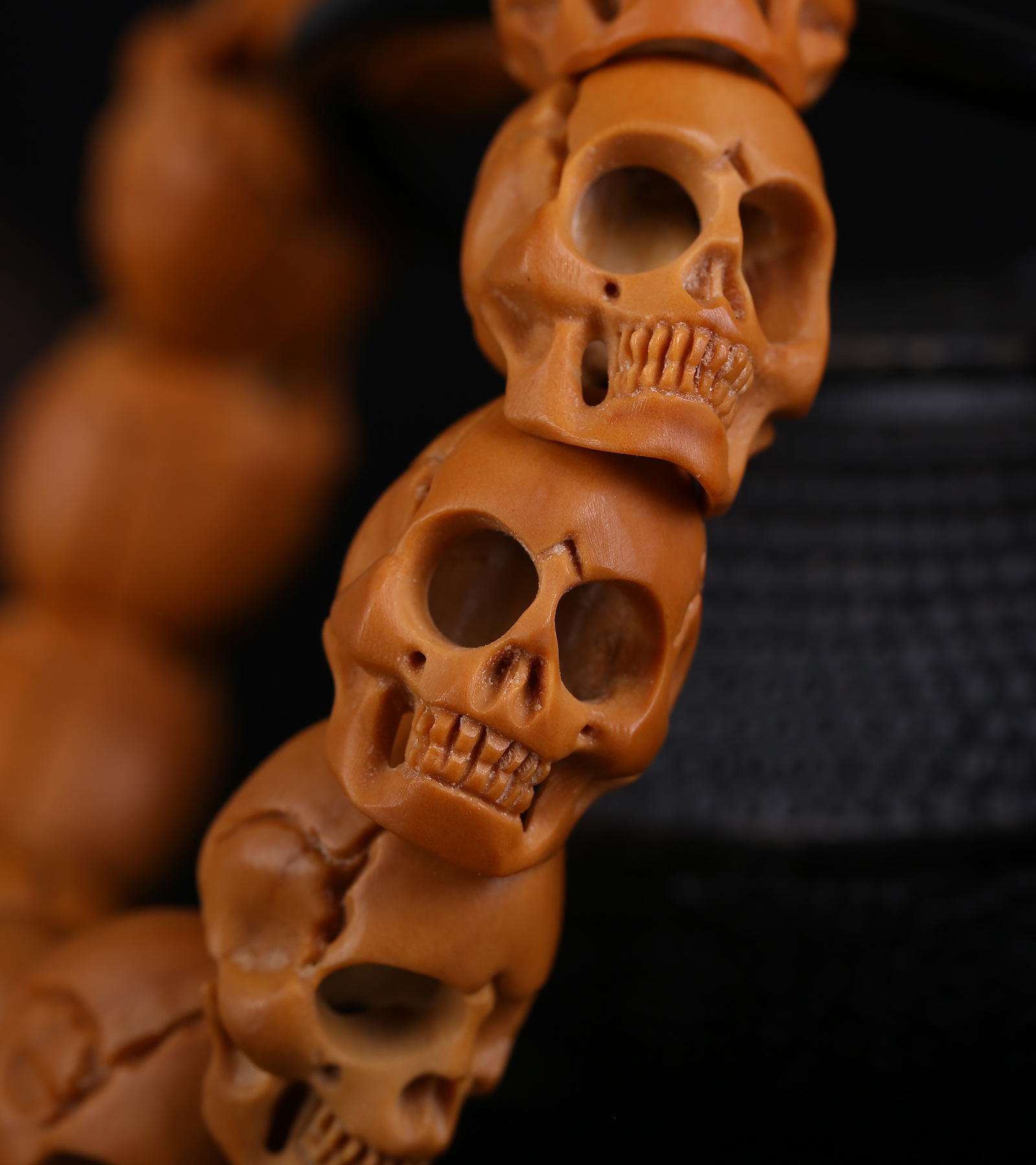 时尚新款天然手工雕刻橄榄核骷髅头手串14×21mm左右雕刻栩栩如生