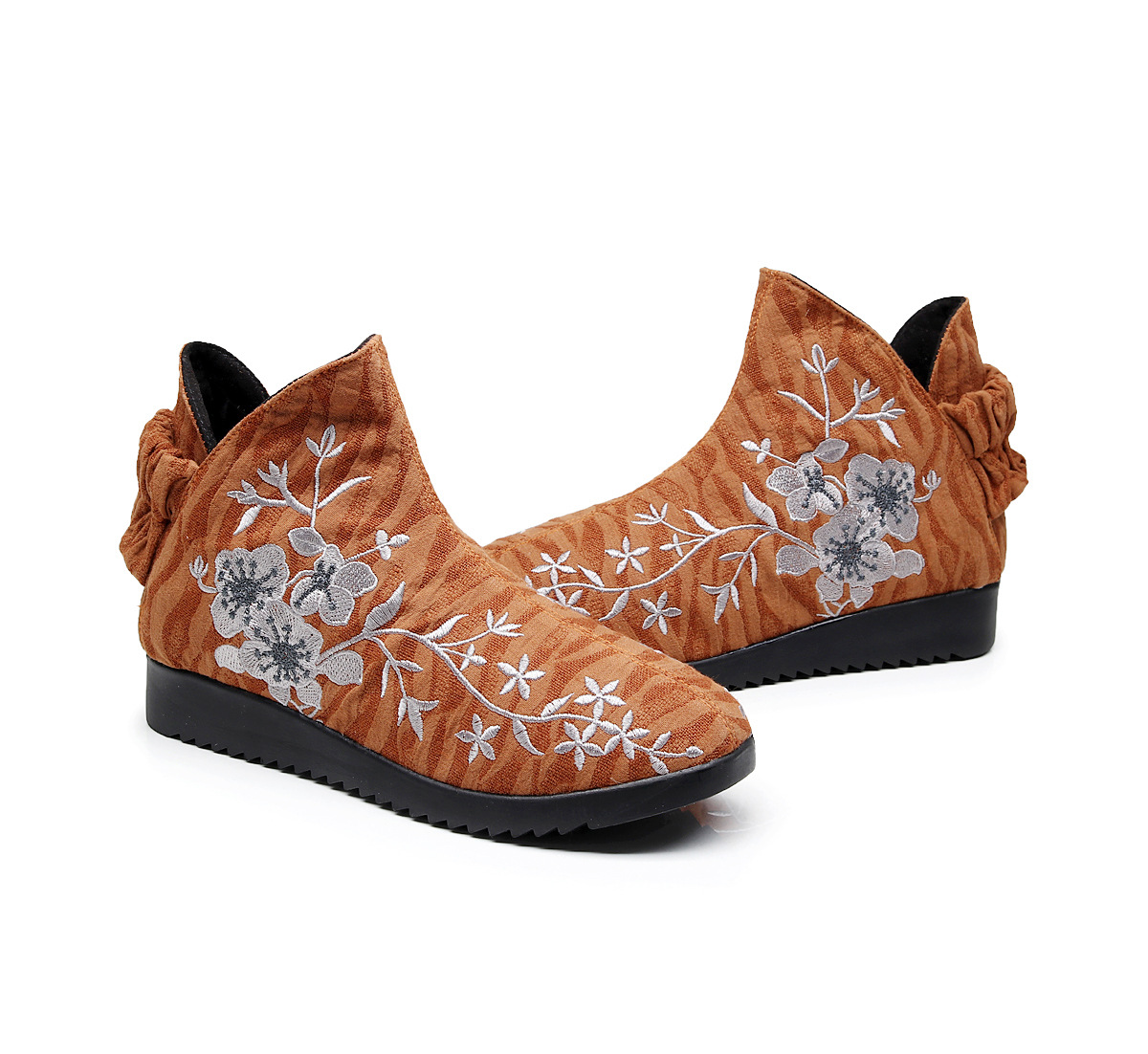 民族风新款女鞋绣花布鞋平跟秋冬防滑女靴布靴休闲民族风