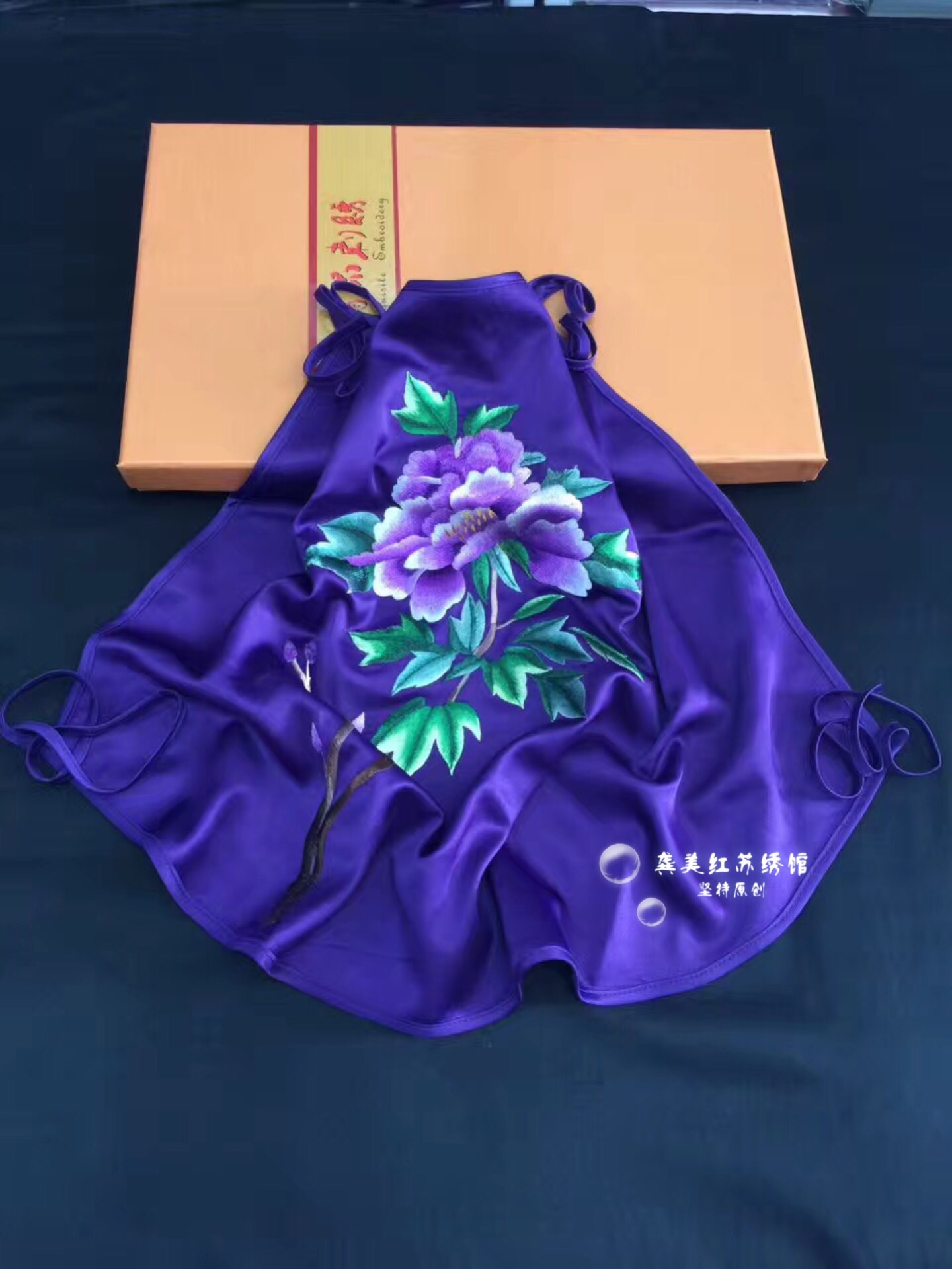 纯手工苏绣中国风拧线肚兜 女士绣花民国风牡丹花真丝肚兜