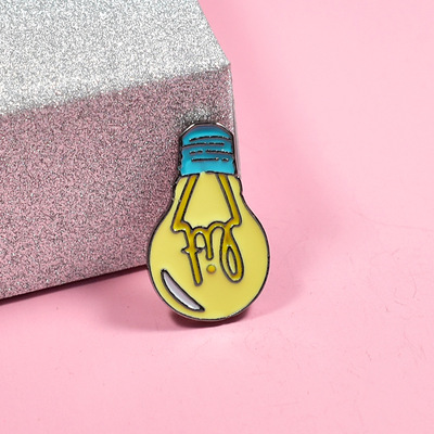 欧美热销新款 可爱电灯泡情侣约会陪伴专用合金胸针 厂家直销批发