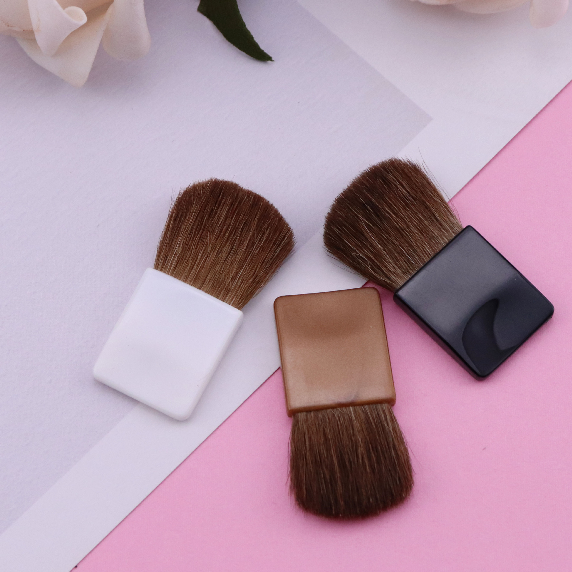 厂家直销 美妆刷马毛化妆刷 扁头塑胶柄便携款腮红刷子 美妆工具
